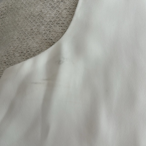 RW&Co Sleeveless V-neck Blouse - Picture 7 of 7